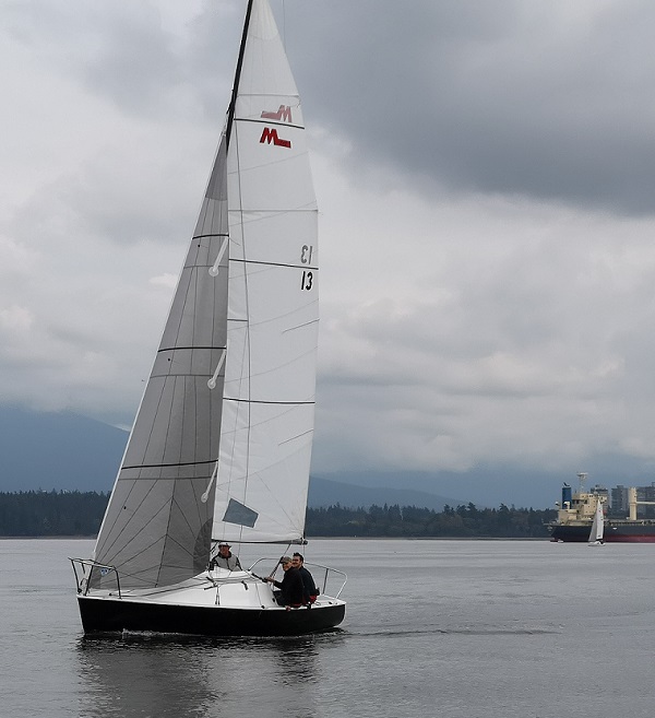 Back in Black leading the 2020 KYC Lawrawnce Cup Race